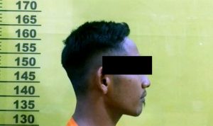 Salah satu ternsangka pencurian brondolan sawit (Kredit foto: Tribratanews Polda Riau)